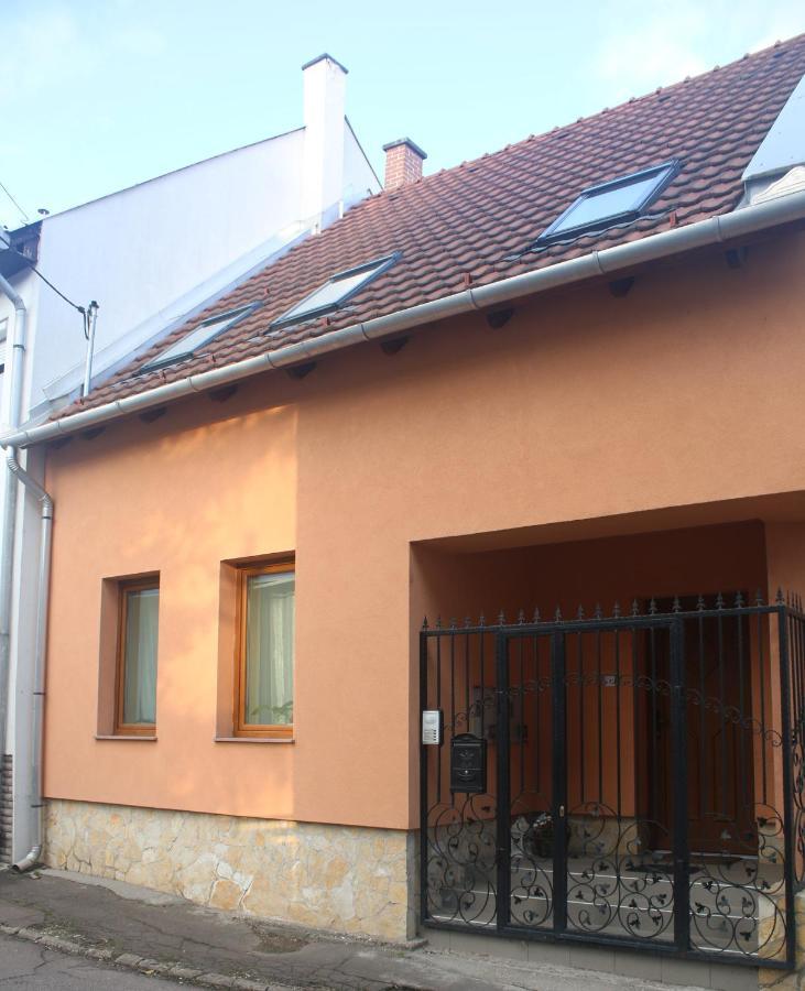 Egri Csillagocska Apartman Экстерьер фото